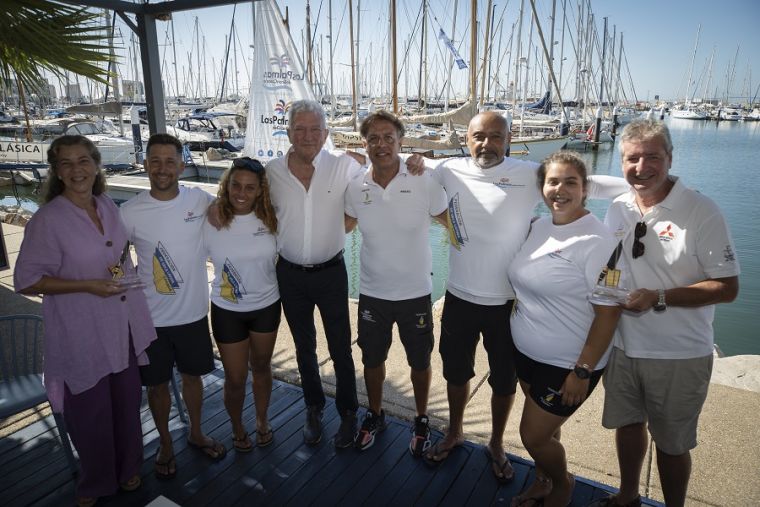 La Vela Latina Canaria seduce a los aficionados a los deportes náuticos en Cádiz